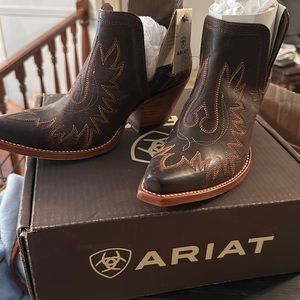 Arias size 9 woman’s boots NWT!!!
